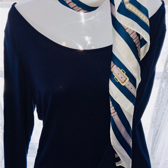Elegant Blue and white scarf - Picture 1 of 2
